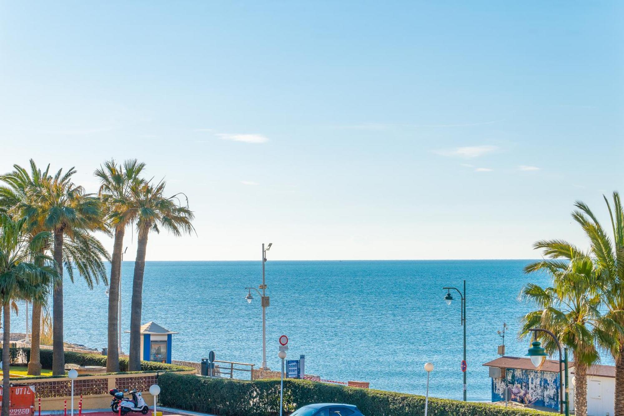 Casa Playa Guadalmar, Beautiful Apartment In Front Of The Sea, Wifi, Ac, Smart Tv, Private Parking Málaga Extérieur photo